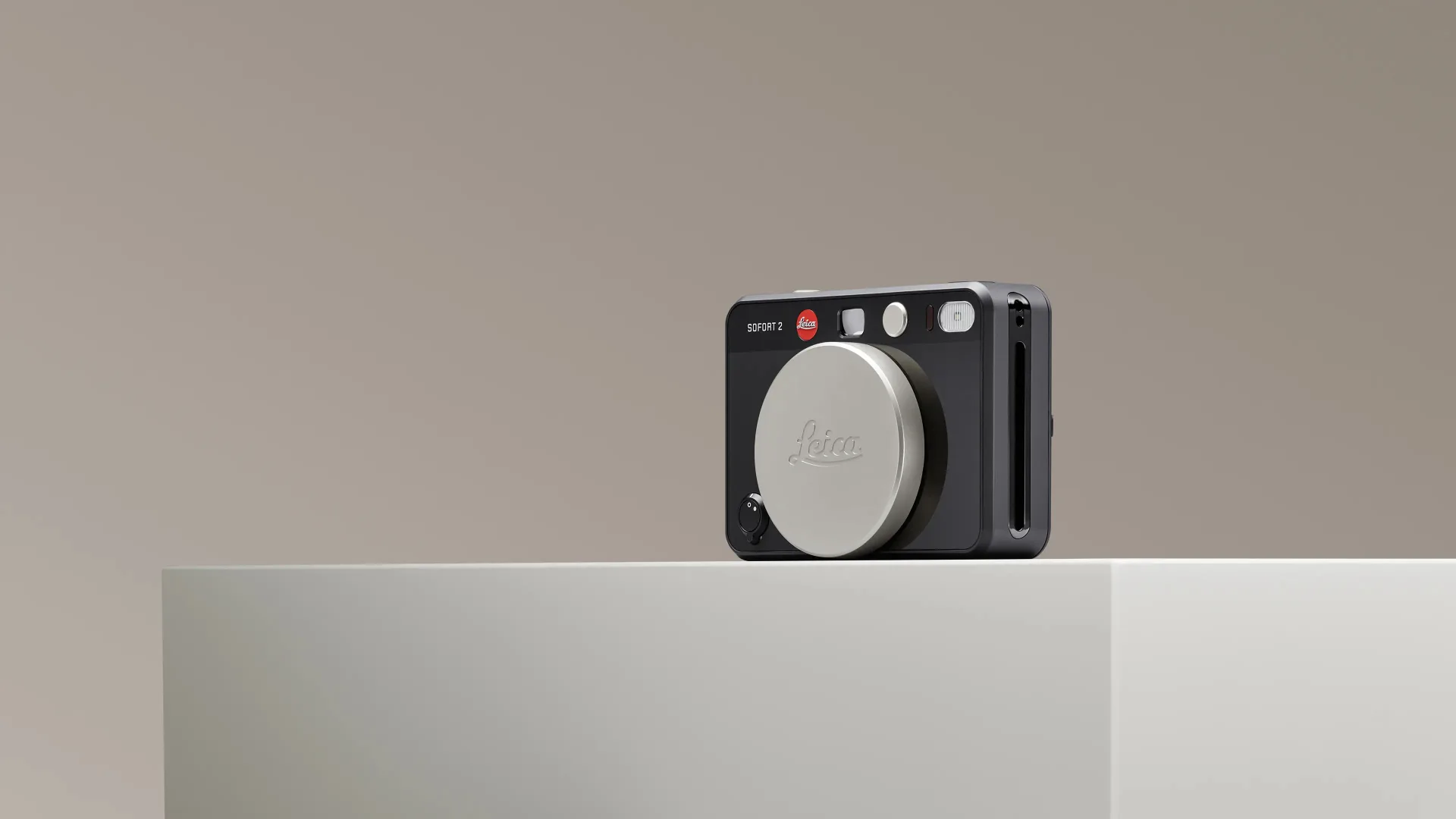 Leica slavi 100 godina fotografije s posebnim modelom SOFORT 2