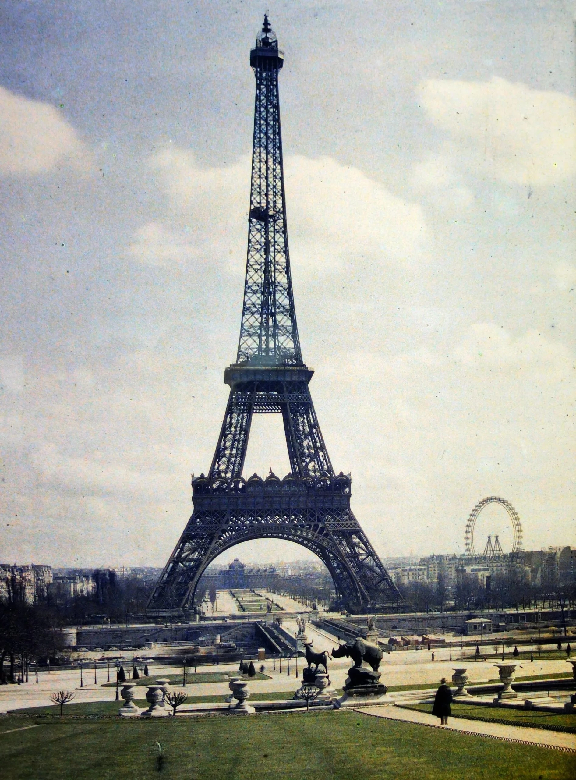 Eiffelov toranj fotografiran 1914. Autochrome postupkom