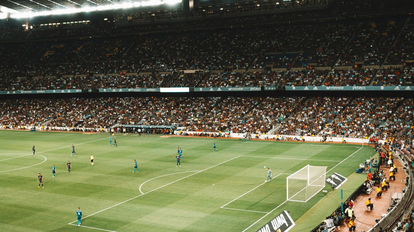 Nogometni teren unutar stadiona